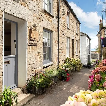 Abbey Cottage, Close To Harbour *