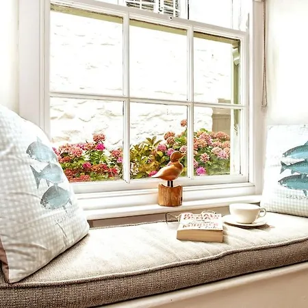 Abbey Cottage, Close To Harbour Mousehole