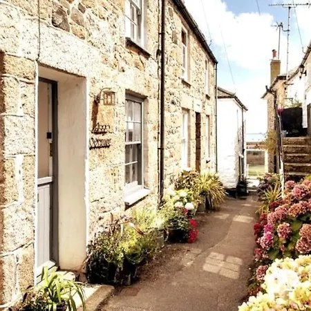 Abbey Cottage, Close To Harbour *